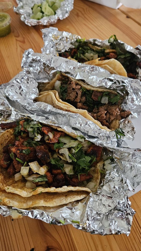 Social spots from La Barata Carniceria Y Taqueria