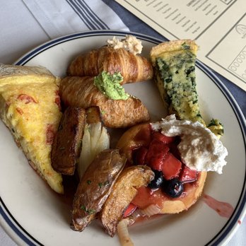 Harbor House - Croissants quiche waffle potatoes - Seafood Near Me - Milwaukee, Wisconsin Harbor House - Croissants quiche waffle potatoes - Seafood Near Me - Milwaukee, Wisconsin