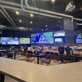 Tom’s Watch Bar - Sports Bars Near Me - Orlando, Florida