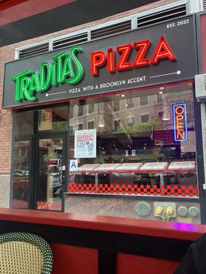 Traditas Pizza by null