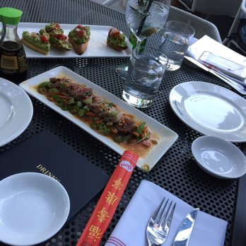 Earls Kitchen + Bar - Amazing food - Cocktail Bars Near Me - Plano, Texas