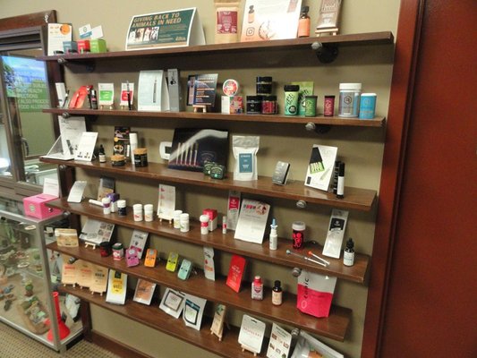 Ayr Cannabis Dispensary Hometown - Adult Use Reviews AYR CANNABIS DISPENSARY 4440 BROADWAY - ADULT AND MEDICAL USE - Updated