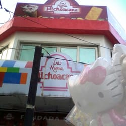 Fundada en 1952. Nieves con globero local