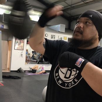 Andre Jordans - Learning how to hit the speed bag - Trainers Near Me
