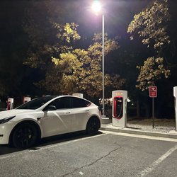 Tesla Supercharger - Mount Shasta - Charging up