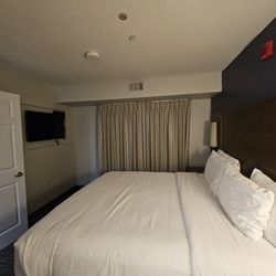 Residence Inn Salinas Monterey - Bedroom 1...2 bd & 2ba suite with full kitchen...