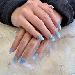 Ombré dip set w/ almond tips Ombré dip set w/ almond tips