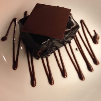 Italy - Torta de chocolate com avelãs - Italian Near Me - São Paulo, SP