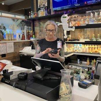 Turco 35 Brews & Bites - Kelly managing many customers. - Sports Bars Near Me - Dallas, Texas Turco 35 Brews & Bites - Kelly managing many customers. - Sports Bars Near Me - Dallas, Texas