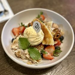 OH Dessert Cafe - Mixed Berry Crumble