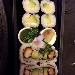 Yomo Sushi - Maki roll Avocat cheese & Chicken katsu California roll