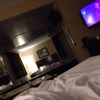 Ramada by Wyndham Bronx - laying down, the bed is pretty comfortable - Hotels Near Me - Bronx, New York Ramada by Wyndham Bronx - laying down, the bed is pretty comfortable - Hotels Near Me - Bronx, New York