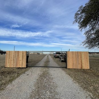 Westoplex Garage - A custom fence and gate for a customer in Weatherford - Garage Door Services Near Me - Fort Worth, Texas Westoplex Garage - A custom fence and gate for a customer in Weatherford - Garage Door Services Near Me - Fort Worth, Texas