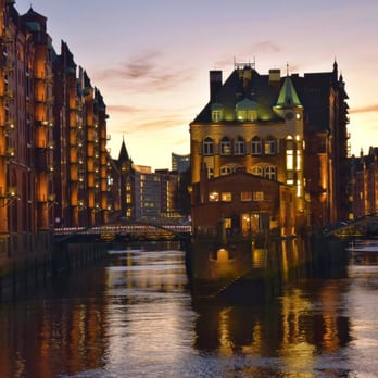 Wasserschloss - Eines der beliebtesten Hamburg Motive - German Near Me - Hamburg, HH Wasserschloss - Eines der beliebtesten Hamburg Motive - German Near Me - Hamburg, HH