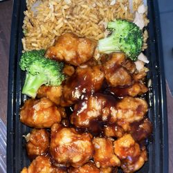 China Taste - C4. General Tso's Chicken and chicken fried rice