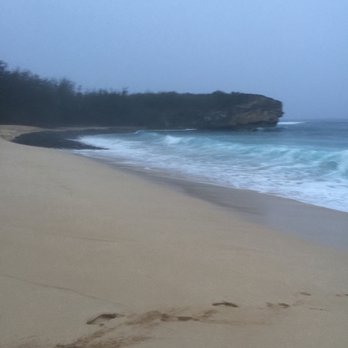 Shipwreck Beach - little rain? People scatter. Yes we had the entire beach to ourselves - Beaches Near Me - Poipu, Hawaii