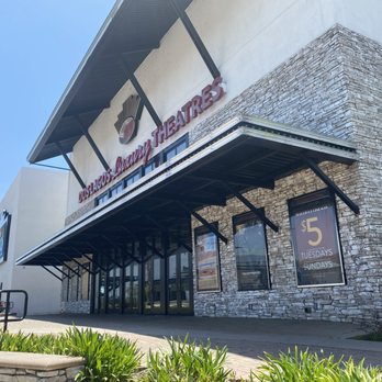 Starlight Cinemas Dos Lagos Stadium 15 - Wooo! - Cinema Near Me - Corona, California Starlight Cinemas Dos Lagos Stadium 15 - Wooo! - Cinema Near Me - Corona, California