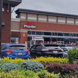cars parked in front of a pizza hut cars parked in front of a pizza hut