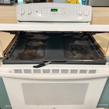 House Cleaning Maui - My dirty oven - Home Cleaning Near Me - Lahaina, Hawaii