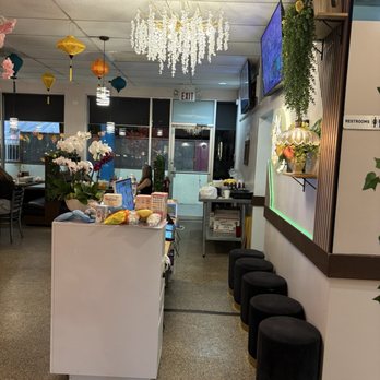 Pho Sedona - Look at the chandelier! - Vietnamese Near Me - Phoenix, Arizona Pho Sedona - Look at the chandelier! - Vietnamese Near Me - Phoenix, Arizona