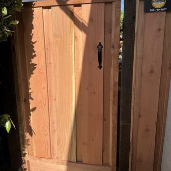 High Quality Fence - Redwood Gate, opens from front and back - Fences & Gates Near Me - Manteca, California High Quality Fence - Redwood Gate, opens from front and back - Fences & Gates Near Me - Manteca, California