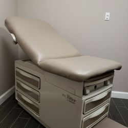 VHC Family Health and Night Clinic - Comfy seating