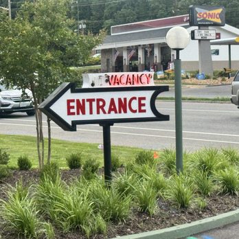Colony House Motor Lodge - Hotels Near Me - Roanoke, Virginia