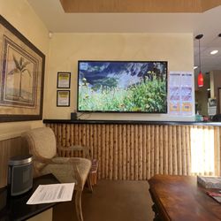 Wave Imaging Mission Viejo - Insidr lobby. Welcoming calm. Nice decore