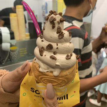 Somisomi - Cookies n cream with coco pebbles topping - Ice Cream & Frozen Yogurt Near Me - Pleasanton, California