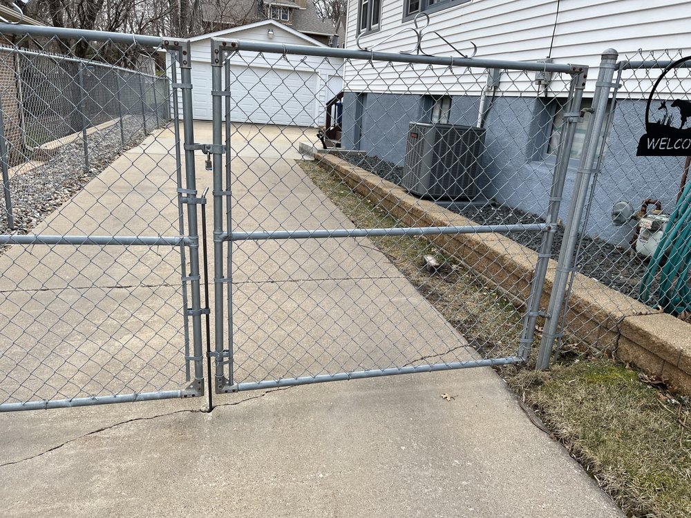 LARRY BROWN FENCING Updated September 2024 13 Photos Des Moines