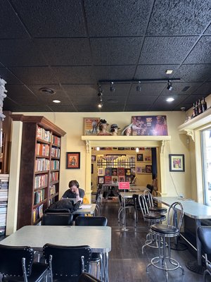 Pulp Fiction Coffee House/Robbie Rare Books by null