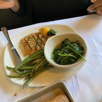 Bonefish Grill - Salmon and mixed vegetables - Seafood Near Me - Miami, Florida Bonefish Grill - Salmon and mixed vegetables - Seafood Near Me - Miami, Florida