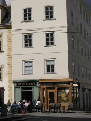 Kleines Café by null