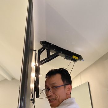 Le Handyman - Installing mount - TV Mounting Near Me - Placentia, California
