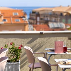 Best Western Hôtel Méditerranée Menton - Med by M Sens Rooftop Restaurant - Outdoor Terrace