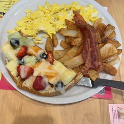 L'Oeufrier - Breakfast with waffle