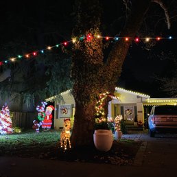 Photo of East Sacramento's Fab 40s Christmas Lights - Sacramento, CA, United States