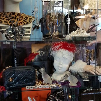 Big Bertha's Paradise - Sneaked in a pic! - Used, Vintage & Consignment Near Me - Austin, Texas