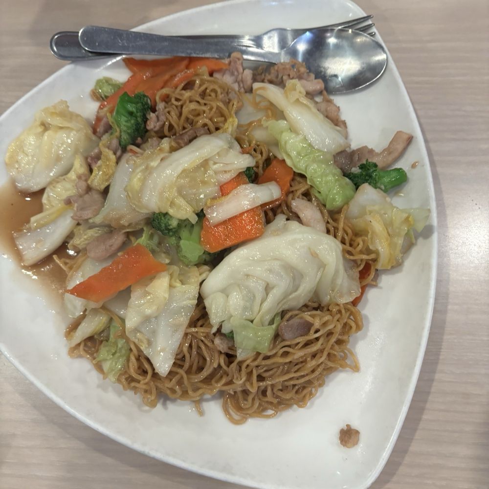Chicken kung pow with soft noodles. Chicken kung pow with soft noodles.