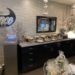 Providence Divine Cakes & Pastries - Cupcake counter
