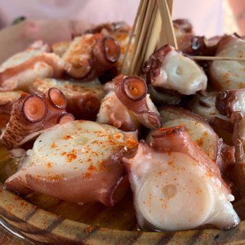 Los Pinares - Chiringuito los pinares. Pulpo a la gallega. Pulpo al estilo feria. - Galician Near Me - Cabanas, C