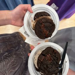 Insomnia Cookies - Yummy yummy desert