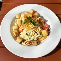 Weisser Elefant - "Käsespätzle" with veggies and Tofu
