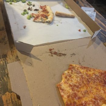 Garage Pizza - The pizza we ordered - Pizza Near Me - Los Angeles, California Garage Pizza - The pizza we ordered - Pizza Near Me - Los Angeles, California