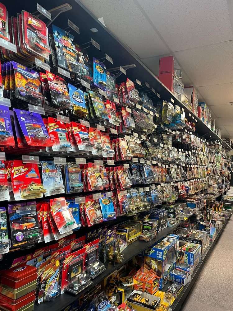 THE BULLPEN Updated September 2024 15 Photos 705 Edgewood Dr