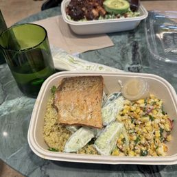Crunchy salmon, corn and quinoa. Delicious! Crunchy salmon, corn and quinoa. Delicious!