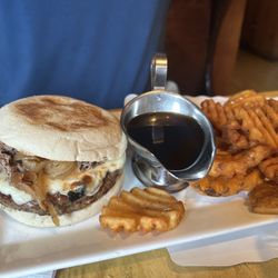 The Sayville Inn - Middle Road Burger