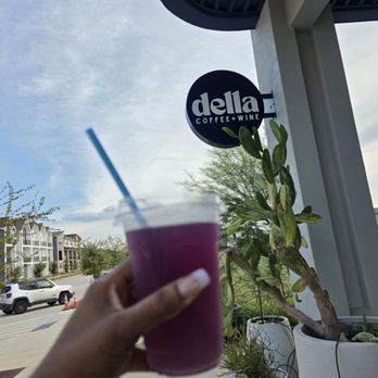 Della Coffee + Wine - Coffee & Tea Near Me - Richmond, Texas