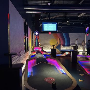 Puttshack - Oakbrook - Mini Golf Near Me - Oak Brook, Illinois