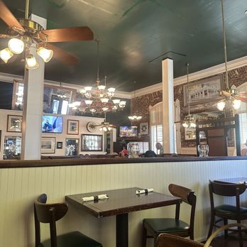 Murphy's Bar & Grill - Irish Pub Near Me - Honolulu, Hawaii